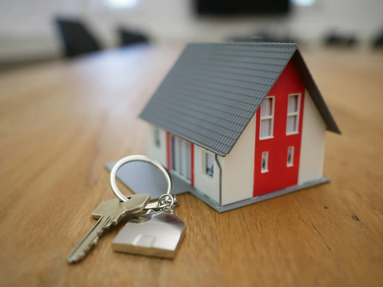 How to attract buyers when selling your home in 2024