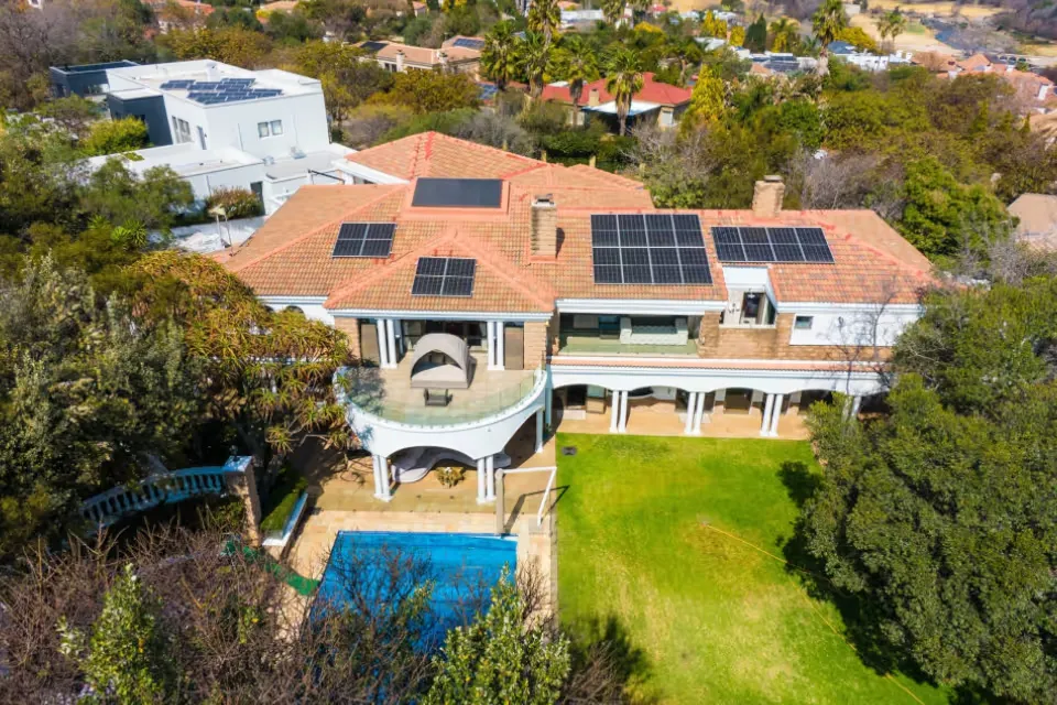 Buyers flee to estates as services collapse