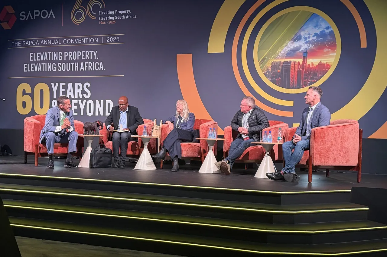 The SA Economics panel, moderated by Richard Quest, on stage at SAPOA’s 60th Annual Convention at Sun City
